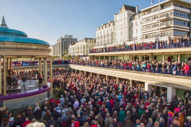 Christmas at the bandstand SUS-141028-101413001