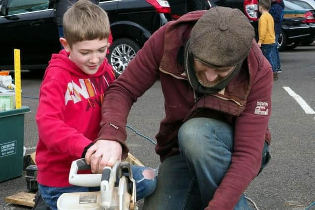 Working together to create outdoor play equipment SUS-180404-100614001