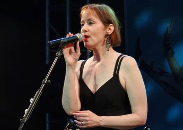 Suzanne Vega by Olaf Tausch