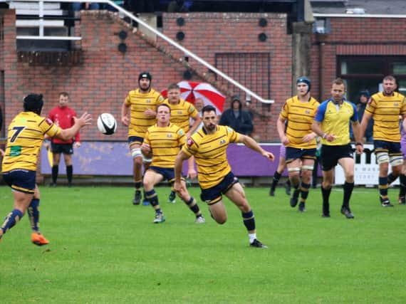 John Dawe receiving pass from Matt McLean. Picture by Colin Coulson