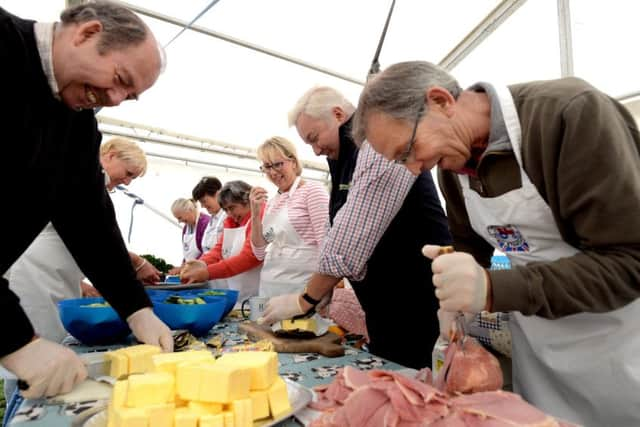 ks180462-10 Duncton Ploughing Match  phot kate
Members of the Royal Agricultural Benevolent Institution West Sussex Committee preparing the ploughmans lunch.ks180462-10 SUS-180922-220421008