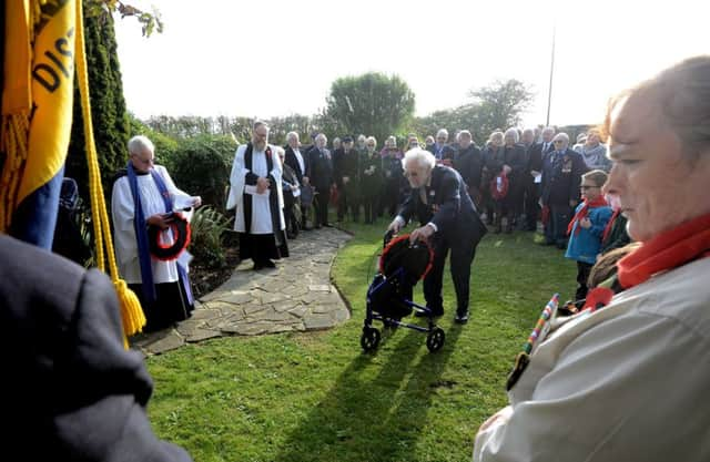 ks180560-10 Ford Remembrance phot kate
Wreath laying at the Ford memorial..ks180560-10 SUS-181111-232515008