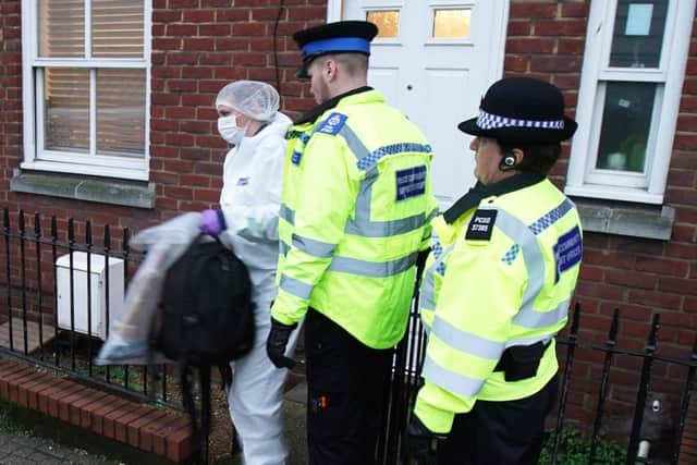 Officers at a building in Terminus Road in Brighton SUS-181224-104703001