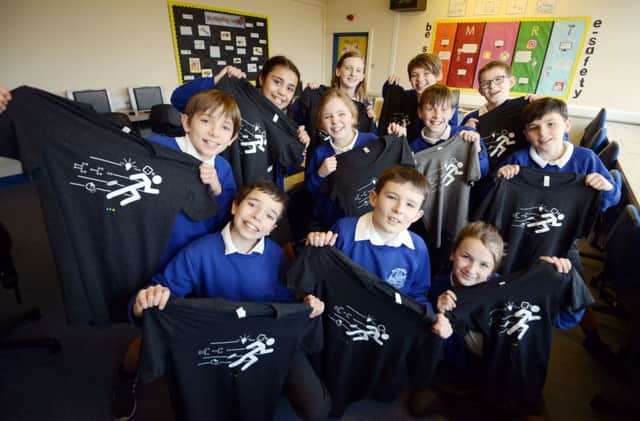 ks190024-1 Petworth Primary App phot kate
Pupils at Petworth Primary school who have won support from a tech  company by designing apps, here with the t shirts they were given.ks190024-1 SUS-190121-191313008