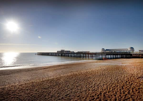 Hastings Pier SUS-180412-114414001