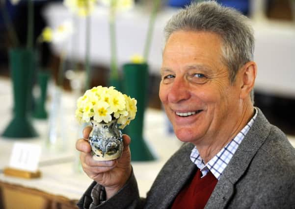 ks190195-4 Harting Hort Show phot kate Tim Bonner with his Primroses.ks190195-4 SUS-190704-094551008