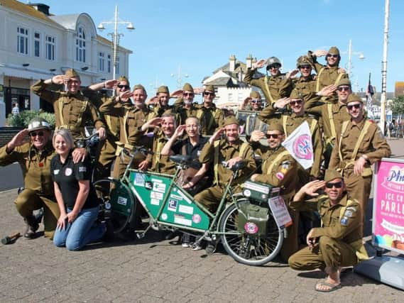 DM1954026a.jpg. Pink Pub to Pegasus bike ride. pictured on the Esplanade, Bognor Regis. Photo by Derek Martin Photography