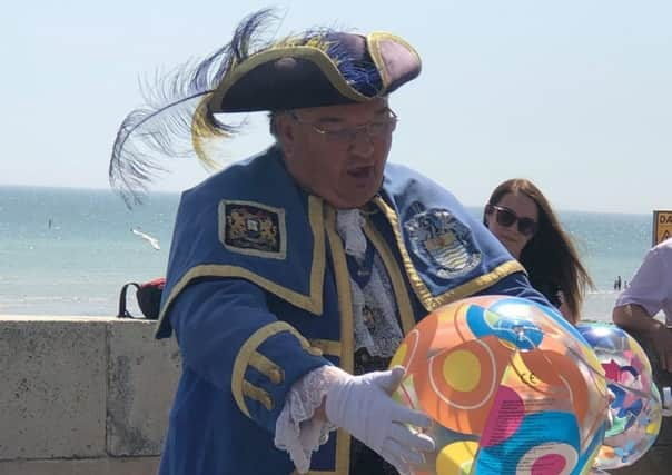 Town crier Bob Smytherman at the Worthing Speech on the Beach event krAo1AkM3SrEe2xB3QbW