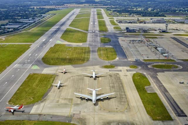 Gatwick runway SUS-190718-154112001