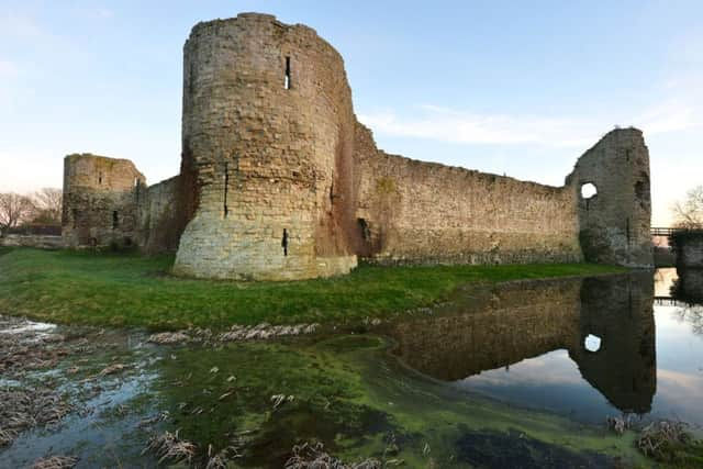 Pevensey Castle SUS-190214-094306008