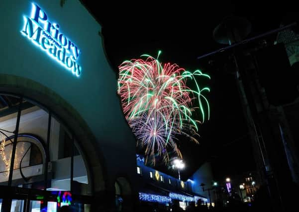 Santa arrives at Priory Meadow Shopping Centre with panto stars Honey G and Ben Watson.
23-11-17. Photos by: Tony Coombes SUS-191111-134236001