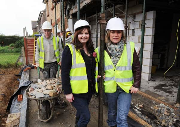 TV presenter Sarah Beeny, right, with Iona-May's mum, Vicki outside the family home in East Preston  L20932H1