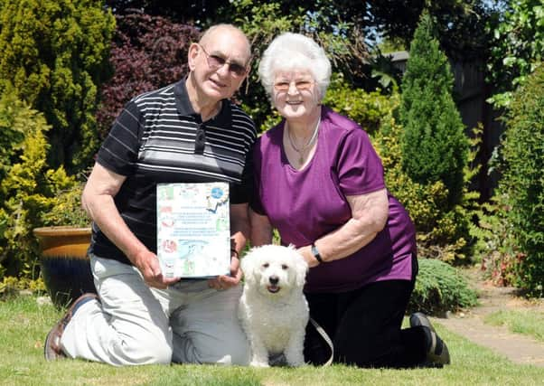 L24025H13  John (86), Marion (81) and their dog, Jacob