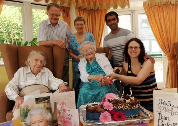 Ivy Soul, surrounded by family at her 105th birthday party           L34511H13