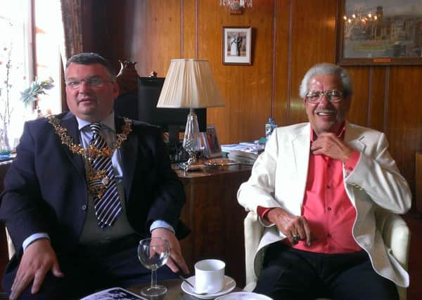 Wayne Mann visits mayor Bob Smytherman