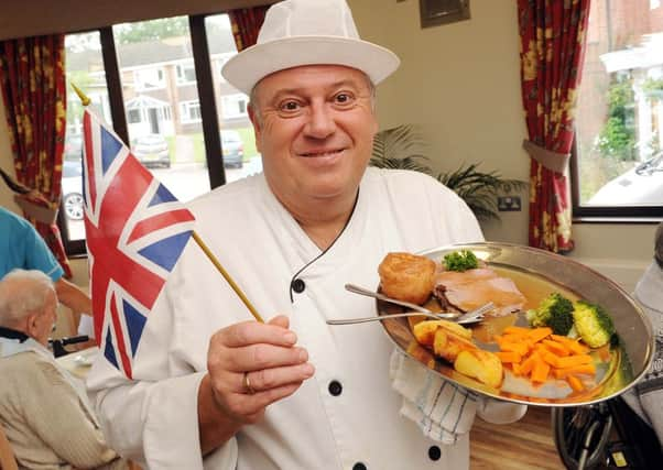 W41522H13  Chef Richard Dore with roast topside of beef dinner