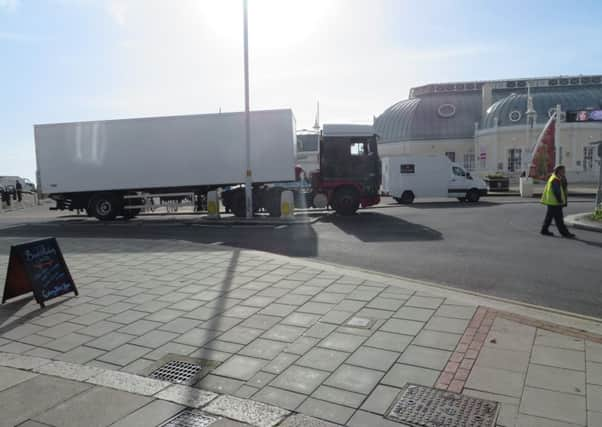 Lorry disrupts traffic at roundabout