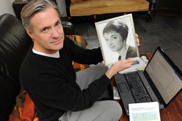 JPCT 141113 Simon Tauber - hoping to set up a fundraising bereavement website. Holding a photo of his mother. Photo by Derek Martin