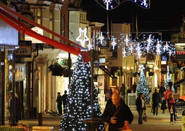 JPCT 201112 Christmas lights in Horsham town centre. Photo by Derek Martin