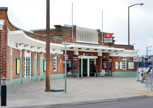 JPCT 160413 S13160639x Horsham, railway, train,  rail station -photo by Steve Cobb