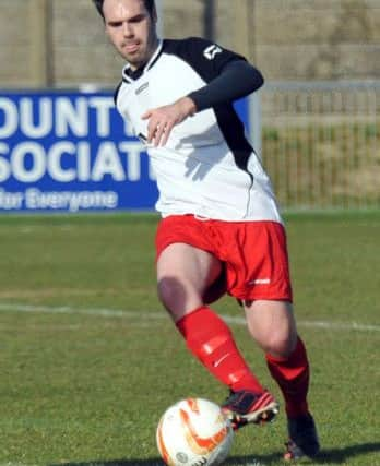 W13287H14-FootballLancing

Sussex County League  Football. Lancing v Horsham YMCA. Action from the match. SUS-140329-175016001