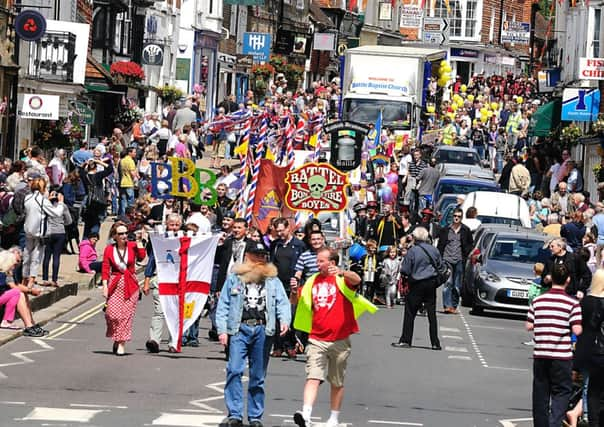 Battle Carnival, Recreation Ground, North Trade Road, Battle.
30.06.12.
Pictures by: TONY COOMBES PHOTOGRAPHY
Carnival procession heads down Battle High Street SUS-140626-132344001