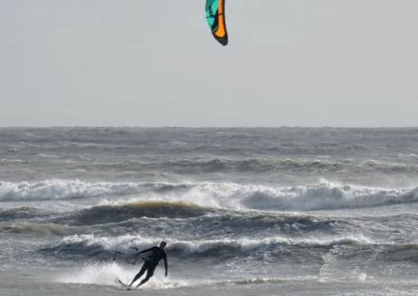 W44193H13-Windsurfers

Windsurfers and Kitesurfer brave the waves of the storm at Lancing beach. ENGSUS00120131028175149