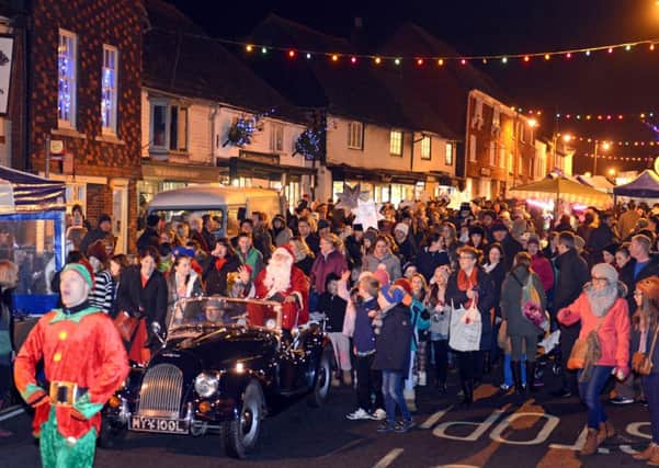 SH 031214 Steyning Christmas late-night shopping. Photo by Derek Martin SUS-140512-143808001