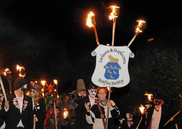 Ewhurst and Staplecross Bonfire 2013, Staplecross.
26.10.13.
Pictures by: TONY COOMBES PHOTOGRAPHY SUS-140929-103732001