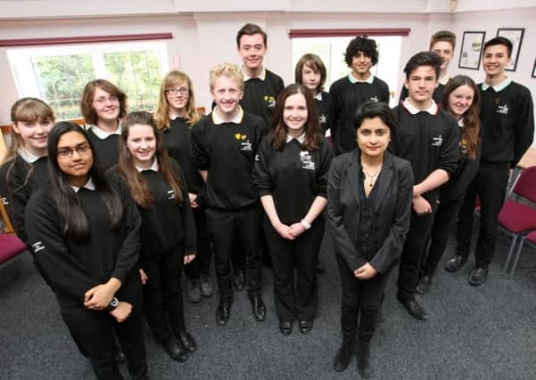 Shami Chakrabarti with Worthing High School studentsD15111096a