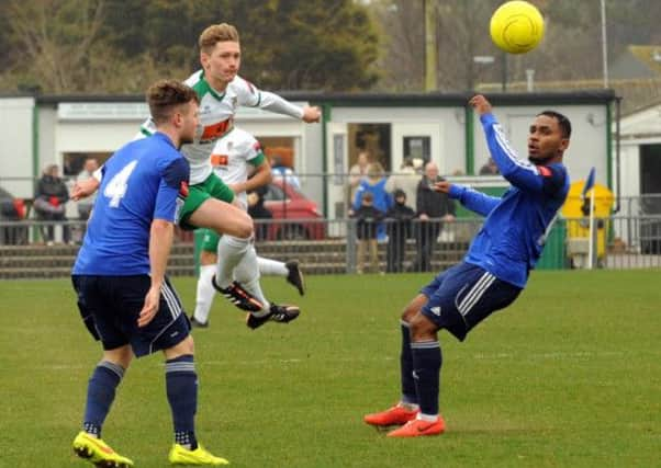 Chad Field gets forward for the Rocks against the Met  Picture by Louise Adams LA1500044-11