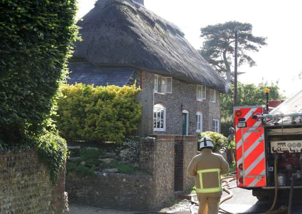 Fire at Hog Lane, Amberley SUS-150506-194723001