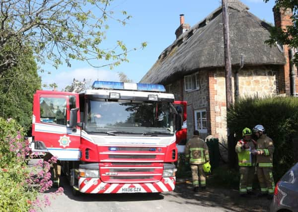 Fire at Hog Lane, Amberley SUS-150506-194653001