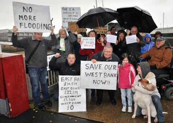 L03801H15


West Bank Flood Protest at Littlehampton on Saturday morning SUS-150119-105330001