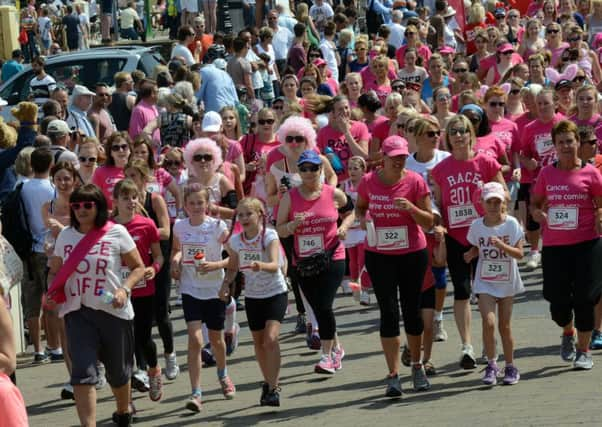 W25926H14  Sun shines on last year's Race for Life