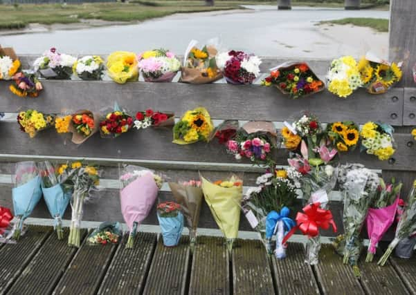 DM157402a.jpg Floral tributes on footbridge near Shoreham Airport following the plane crash. Photo by Derek Martin SUS-150824-194945008