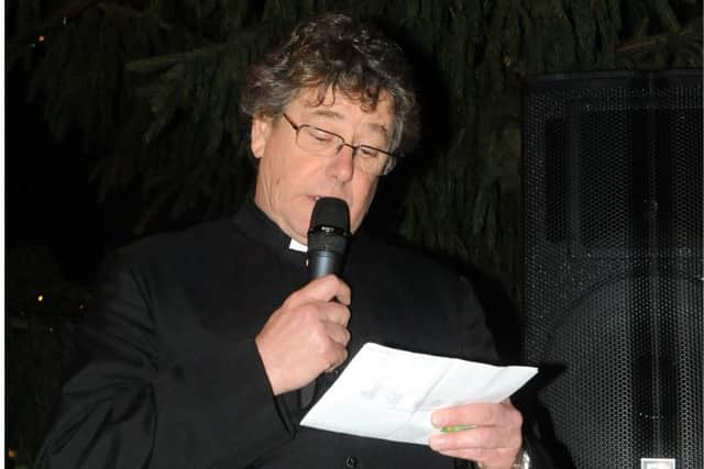 The Dean of Chichester, the Ven Stephen Waine blessing the Christmas Tree ks1500596-6