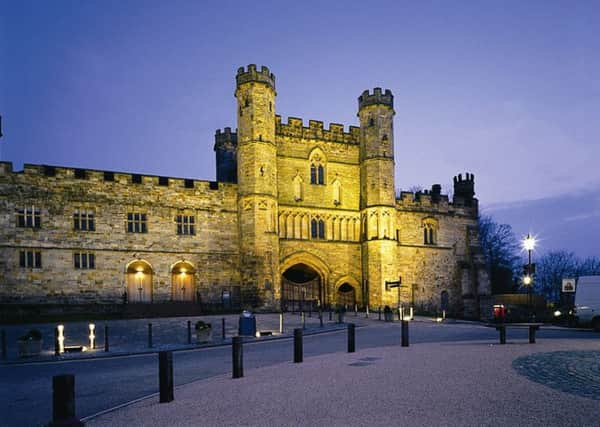 Battle Abbey gatehouse SUS-140506-084620001