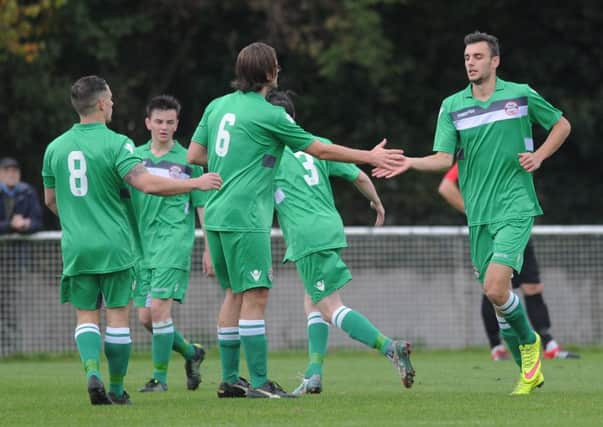 Oakwood V Crawley Down Gatwick (Pic by Jon Rigby) SUS-151025-195130008