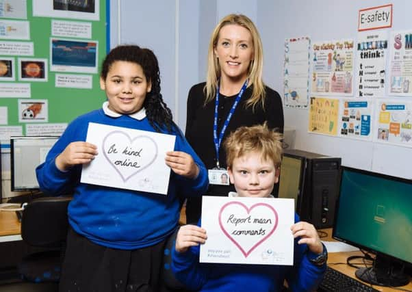 Billingshurst Primary School support Safer Internet Day. Picture by Alan Wright Photography SUS-160202-171042001