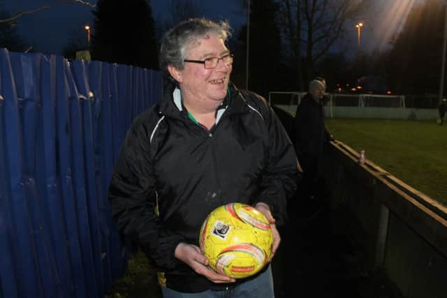 Sponge acts as ball boy. Picture by Colin Bowman