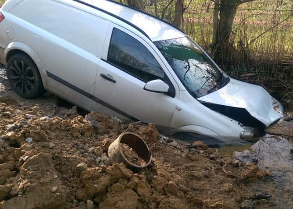 Van which ignored a 'road closed' sign SUS-161102-153232001