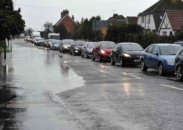 W07183H14-FloodGrindsteadLane

Floods Grinstead Lane. Southbound lane closure on Grinstead Lane in Lancing, leading onto the A27, due to flooding. Lancing. SUS-140214-155042001