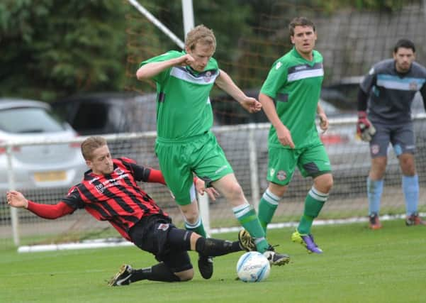 Oakwood V Crawley Down Gatwick (Pic by Jon Rigby) SUS-151025-195325008