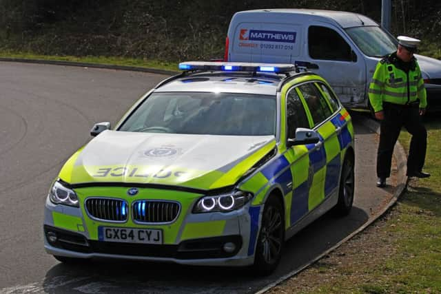 Police chase in Uckfield. Photo by Nick Fontana. SUS-160331-142303001