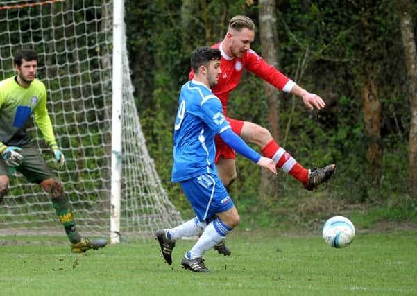 Roffey v Alfold 16-04-16 Pic Steve Robards SR1610911 SUS-160418-133047001