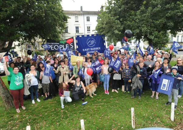 Teachers striking in Eastbourne SUS-160507-141027008