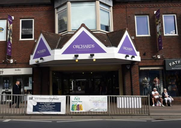 Orchards Shopping Centre.

GV of Orchard Shopping Centre, Haywards Heath, Sussex.

Picture: Liz Pearce 10/10/2016

LP1601051 SUS-161010-234627008