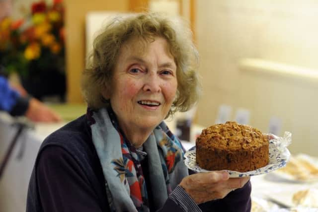 Sylvia Ebben with her fruit cake ks16000200-3