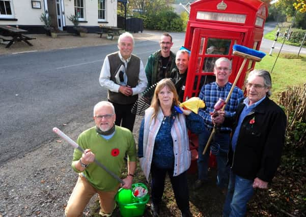 ks16001162-2 Elsted Phone Box phot kate
Supporters of keeping the phone box in Elsted who have been looking after it for years.ks16001162-2 SUS-161031-190934008